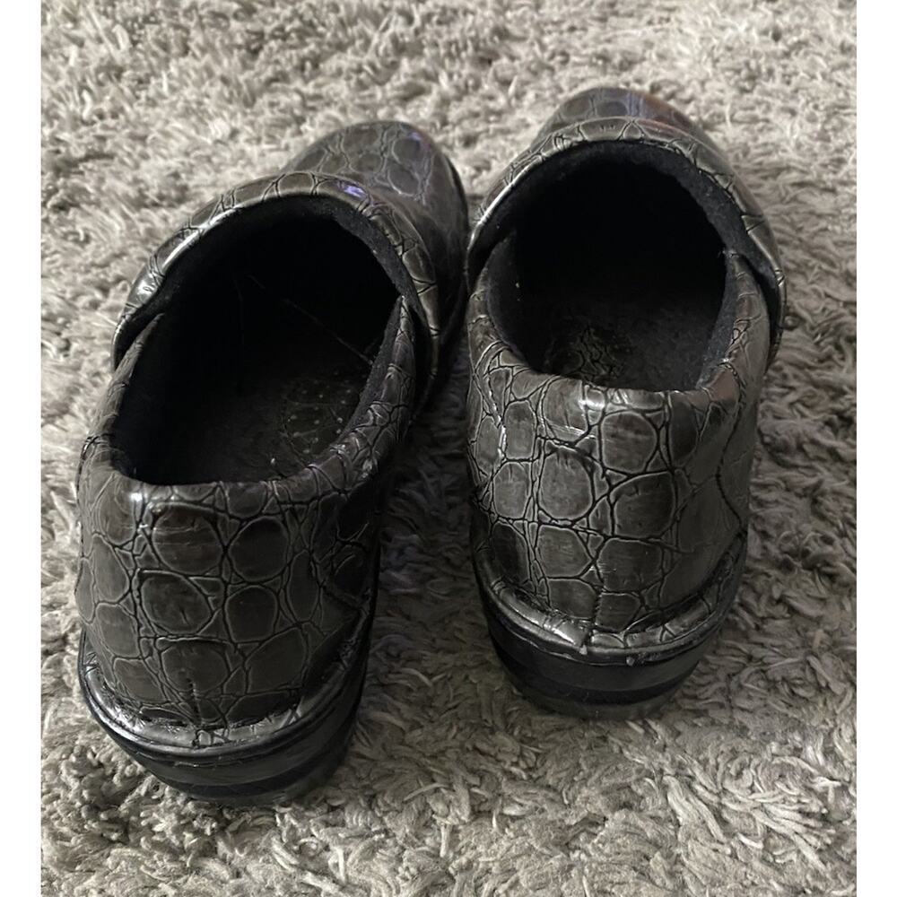 B.o.c. Womens Peggy Clogs Gray Patent Crocodile Round Toe Slip On Size 8 - Picture 4 of 10